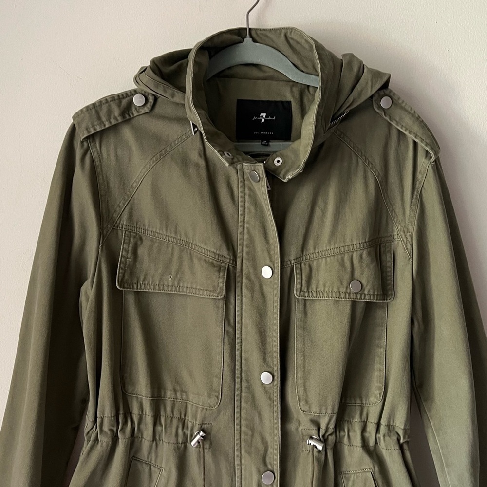 7 For All Mankind Army Green Utility Jacket Hoodie Cinch waist hem detail Sz M - Picture 3 of 11